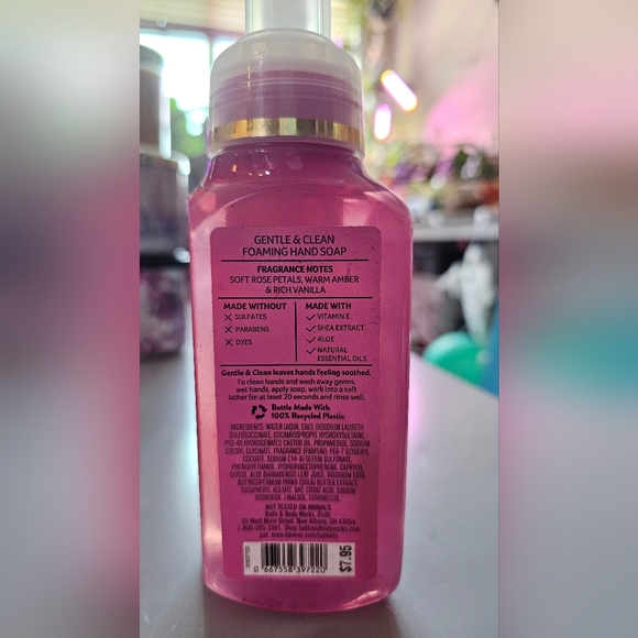 Rose and amber foaming hand soap - Picture 2 of 2